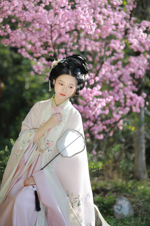 我和小表妺在车上的乱H