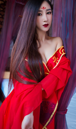 跪在校花脚下叼着女主人的鞋